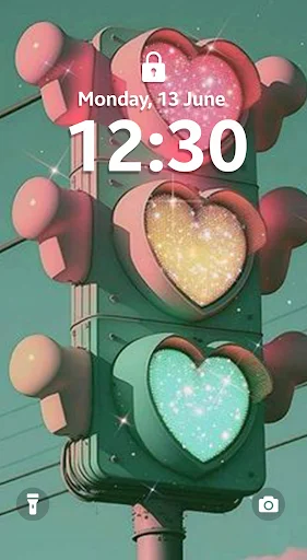 Colorful traffic light heart pattern wallpaper on teal background showing Y2K aesthetic lock screen design